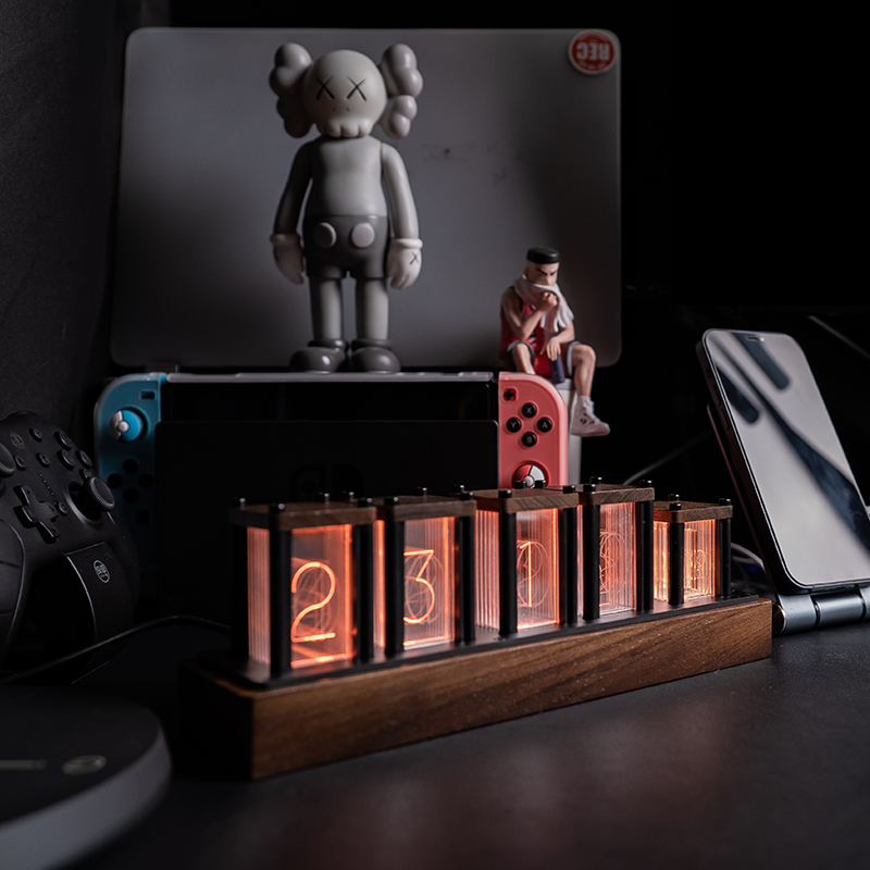 Horloge à Tube Nixie simulée r - Desk Setup Simulator avis et prix